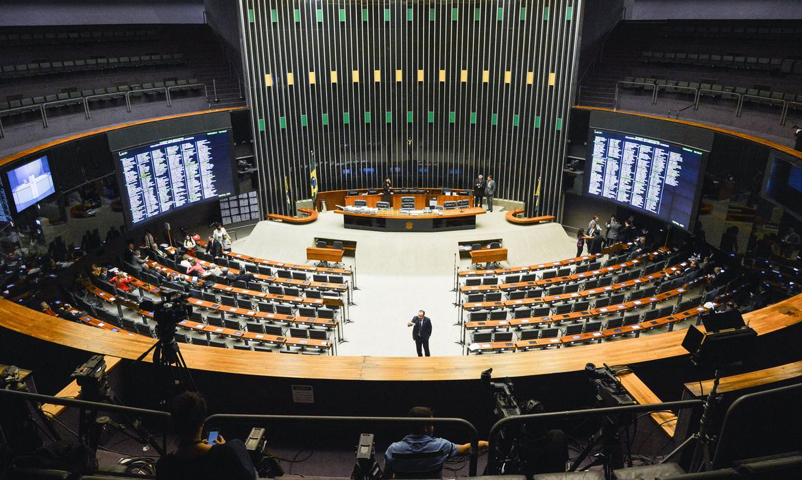 Deputados eleitos em outubro tomam posse no dia 1º e elegem a nova Mesa Diretora da Câmara