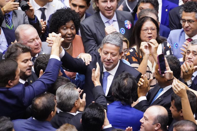 Arthur Lira é reeleito presidente da Câmara