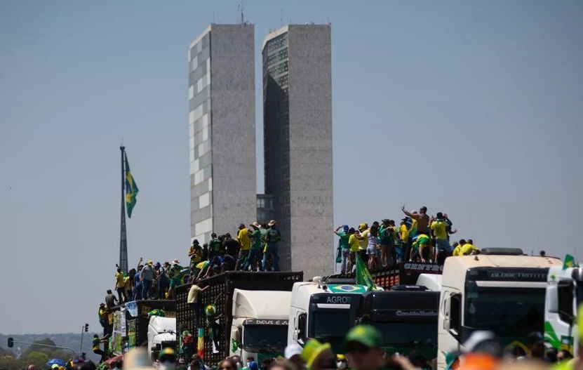 “Bolsonaro perdeu e ganhou” com as manifestações de hoje, avalia jurista